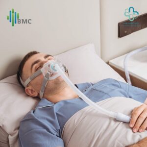 Người dùng sử dụng máy thở BMC G2S A20 Auto CPAP khi ngủ giúp cải thiện ngưng thở và giảm ngáy hiệu quả
