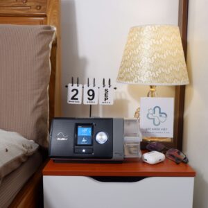 Sử dụng máy trợ thở ResMed AirStart 10 tại nhà giúp cải thiện giấc ngủ và giảm ngưng thở