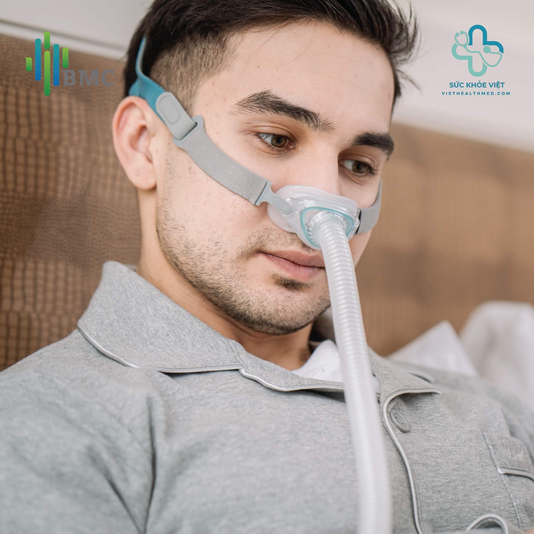Người dùng Mặt Nạ Thở BMC N6 khi ngủ với máy CPAP hỗ trợ điều trị ngưng thở khi ngủ