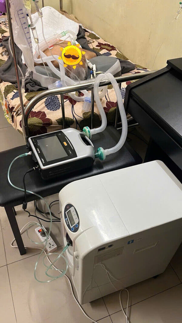 Máy thở xâm nhập thường được bác sĩ chỉ định cho bệnh nhân suy hô hấp, COPD giai đoạn nặng, bệnh thần kinh cơ hoặc người bệnh mở khí quản cần hỗ trợ thông khí lâu dài.
