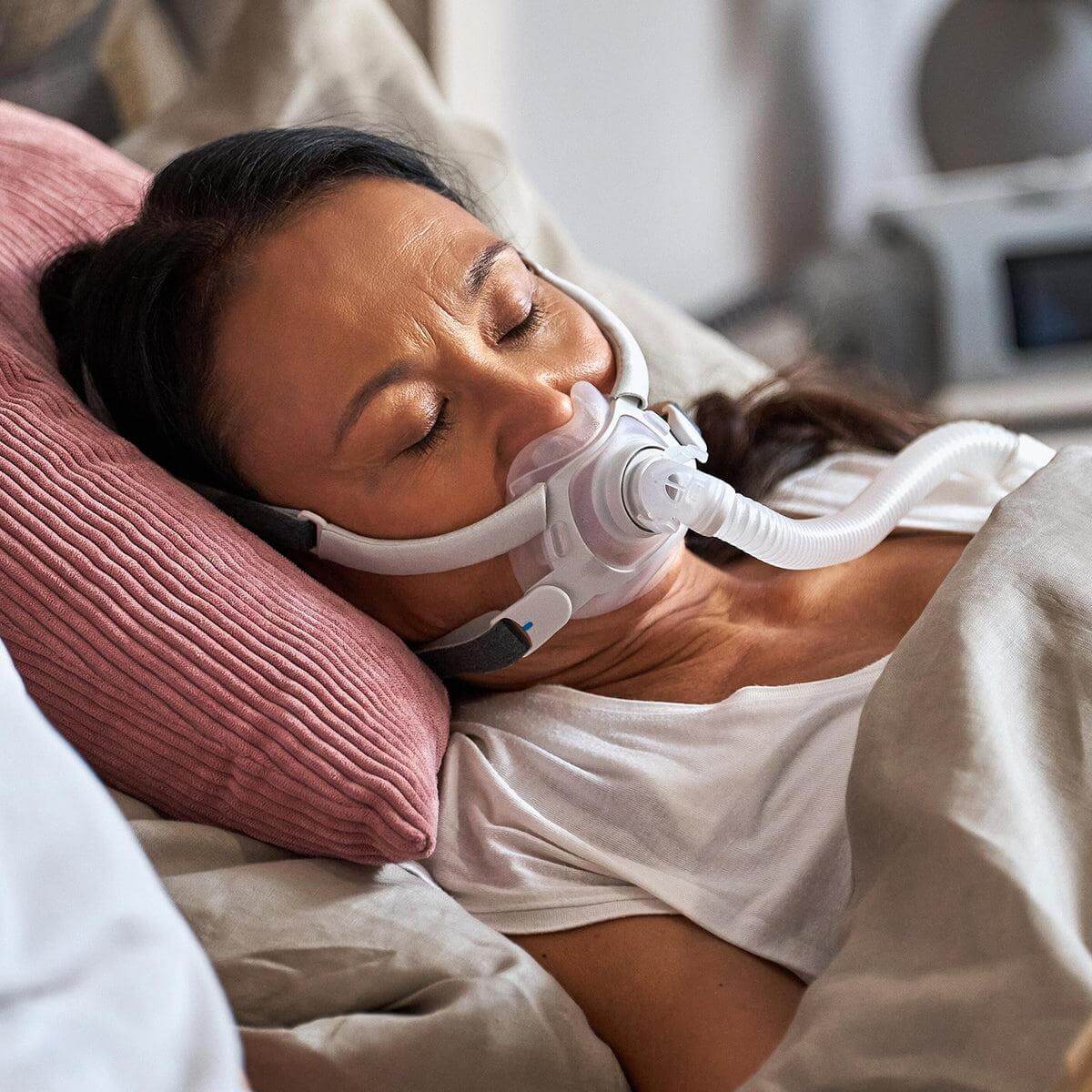Theo dõi sớm quá trình sử dụng máy CPAP giúp phát hiện các rào cản về thời gian sử dụng, sự thoải mái của mặt nạ, rò khí và đáp ứng điều trị để có thể điều chỉnh phù hợp với từng người bệnh.